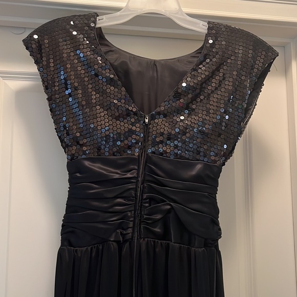 Black evening jumpsuit. Dave and Johnny brand.size 6 - Picture 3 of 5